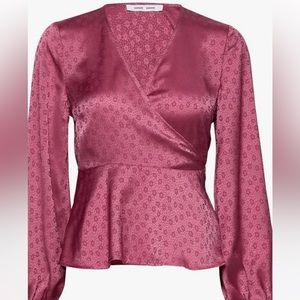Brand new Samsoe Samsoe bohemian wrap top. Never worn. Size small.